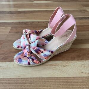 Bandolino Women’s Size 9.5 M Pink Floral Elastic Back Open Toe Wedge Sandals